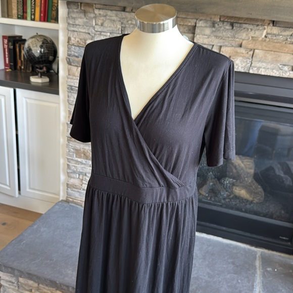 41 Hawthorn Black A-Line V-Neck Maxi Dress - Picture 5 of 15